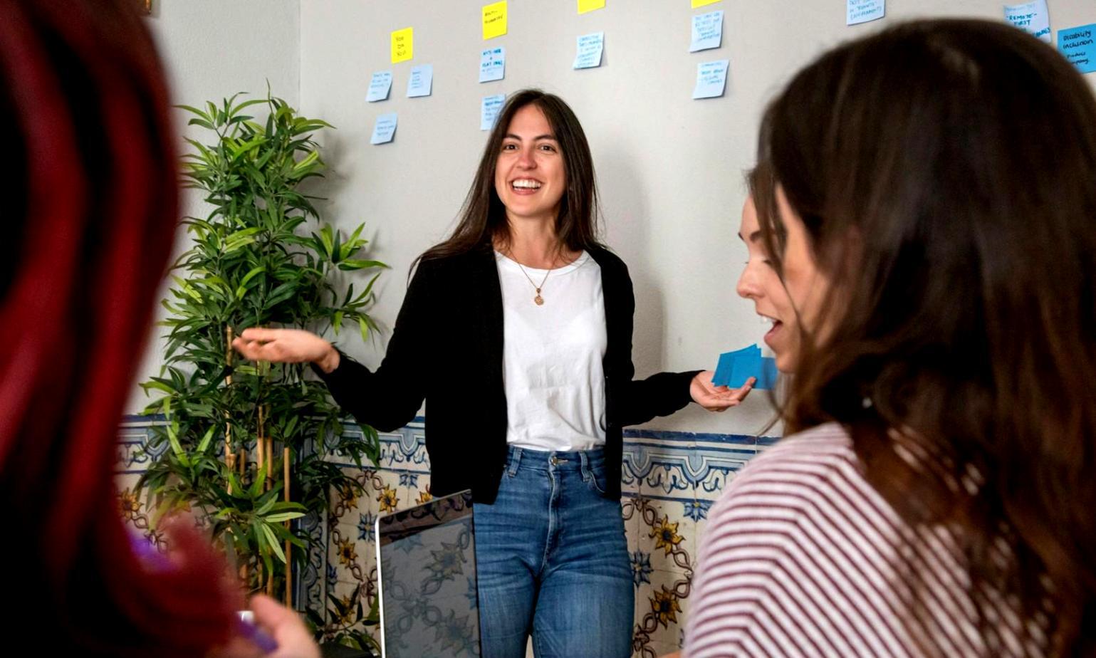 Современный офис для консультаций клиентов